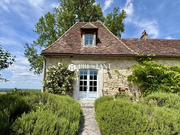 Superbe chartreuse de caractère bénéficiant d’une position dominante exceptionnelle au cur de 1,3 hectare de terrain  Proche Bergerac, BERGERAC