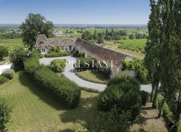 Superbe chartreuse de caractère bénéficiant d’une position dominante exceptionnelle au cur de 1,3 hectare de terrain  Proche Bergerac, BERGERAC