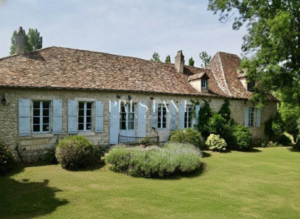 Superbe chartreuse de caractère bénéficiant d’une position dominante exceptionnelle au cur de 1,3 hectare de terrain  Proche Bergerac, BERGERAC