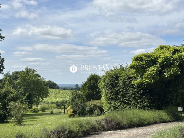 Superbe chartreuse de caractère bénéficiant d’une position dominante exceptionnelle au cur de 1,3 hectare de terrain  Proche Bergerac, BERGERAC