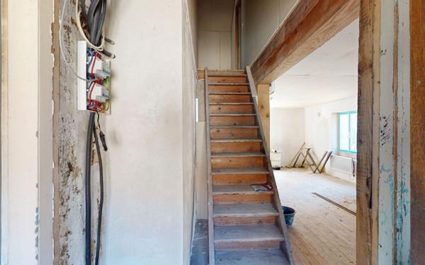 Maison à vendre    8 pièces •  Plancher-Bas