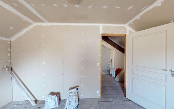 Maison à vendre    8 pièces •  Plancher-Bas