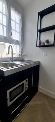 Studette meublée idéale pied-à-terre ou bureau à proximité de la Défense