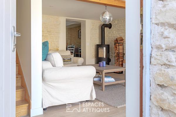 Grange rénovée au confort contemporain avec sa cour privative