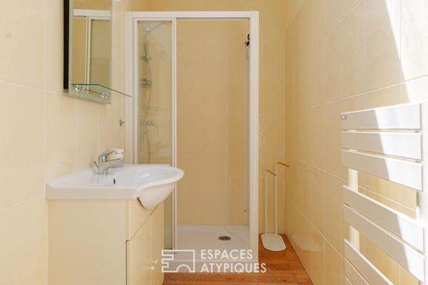 Grange rénovée au confort contemporain avec sa cour privative