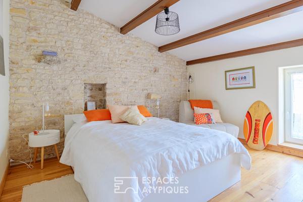 Grange rénovée au confort contemporain avec sa cour privative