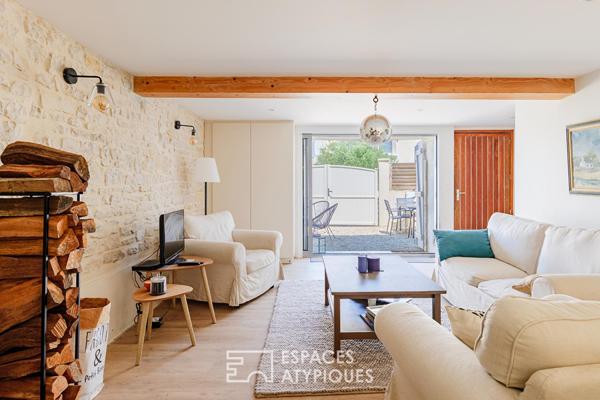 Grange rénovée au confort contemporain avec sa cour privative