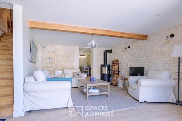 Grange rénovée au confort contemporain avec sa cour privative