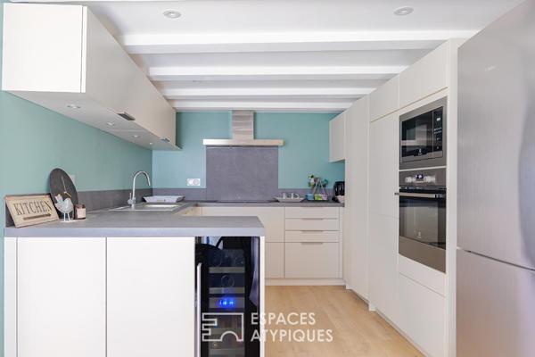 Grange rénovée au confort contemporain avec sa cour privative