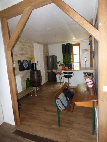 Vente                                                      Maison de village
                        
                     5 pièces                      101 m2                     à L'Isle-sur-Serein