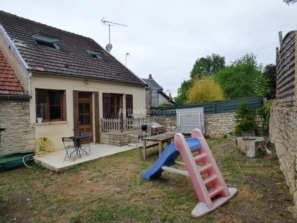 Vente                                                      Maison de village
                        
                     5 pièces                      101 m2                     à L'Isle-sur-Serein