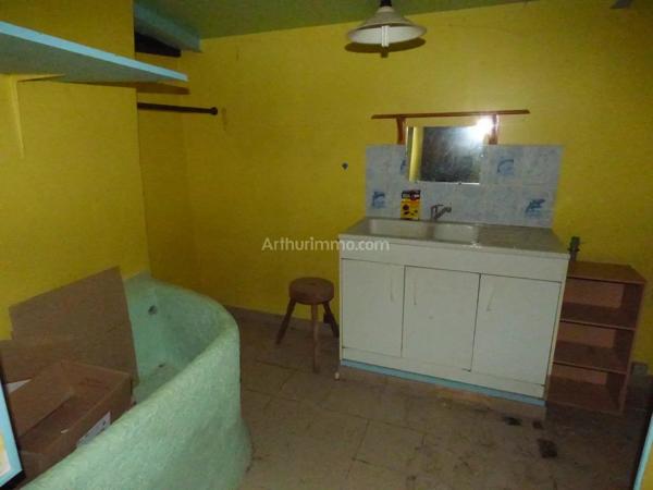 Vente                                                      Maison de village
                        
                     5 pièces                      101 m2                     à L'Isle-sur-Serein