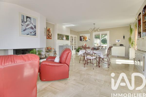 Maison à vendre 9 pièces 220 m² Carnoux-en-Provence