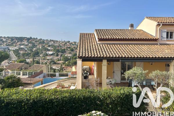 Maison à vendre 9 pièces 220 m² Carnoux-en-Provence