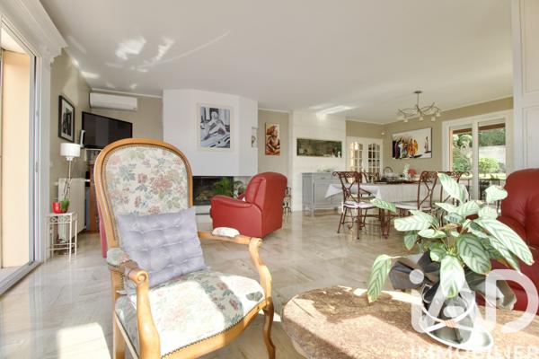 Maison à vendre 9 pièces 220 m² Carnoux-en-Provence