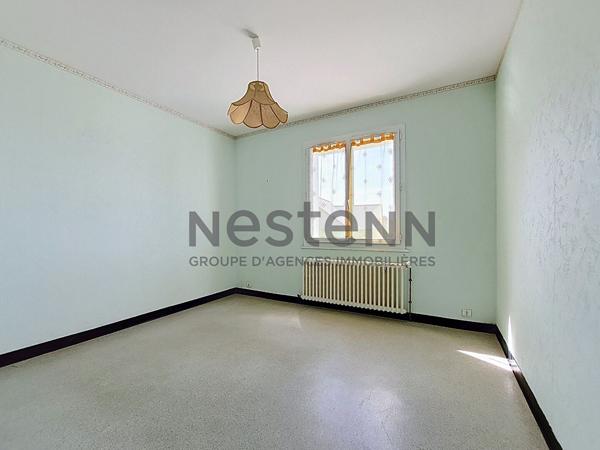 Maison composée de 4 chambres, sous-sol et jardin de plus de 900 m²