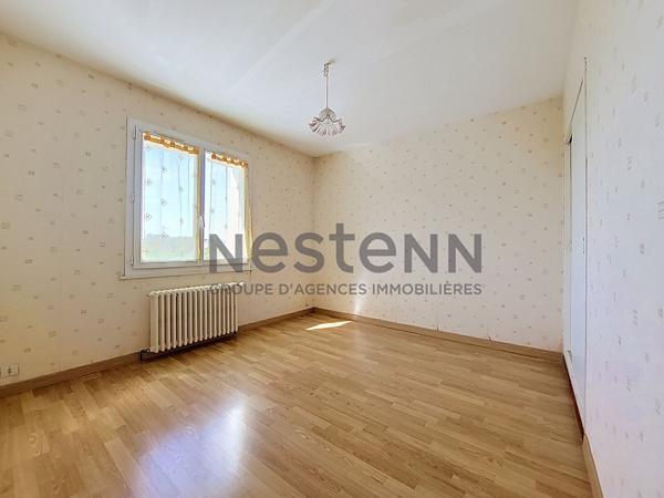 Maison composée de 4 chambres, sous-sol et jardin de plus de 900 m²