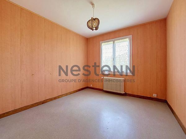 Maison composée de 4 chambres, sous-sol et jardin de plus de 900 m²