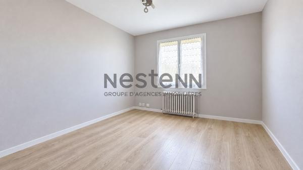 Maison composée de 4 chambres, sous-sol et jardin de plus de 900 m²