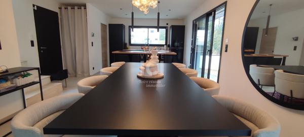 NOUVEAU! Exclusivité Amanda. Entre nature et modernité, une propriété contemporaine rare de 160 m² au coeur d'un environnement privilégié.