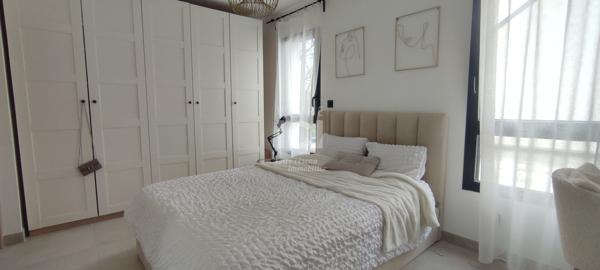NOUVEAU! Exclusivité Amanda. Entre nature et modernité, une propriété contemporaine rare de 160 m² au coeur d'un environnement privilégié.
