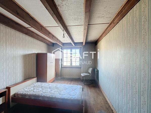 Ensemble immobilier composé de deux maisons avec de nombreuses dépendances