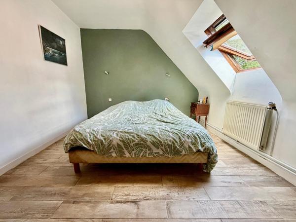 LANDIVISIAU – Propriété avec grand terrain clos, dépendances et fort potentiel pour projet familial ou professionnel