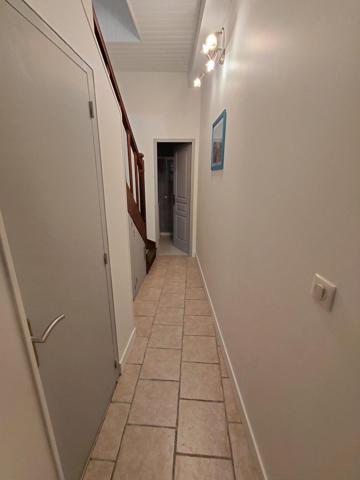 Appartement entièrement rénové et meublé