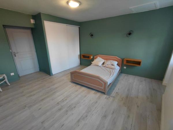 Appartement entièrement rénové et meublé