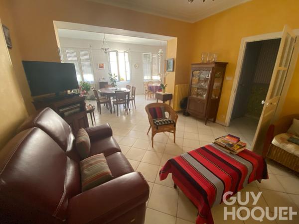 Châteaudun centre-ville Maison de ville avec 4 chambres, 42 m² de séjour