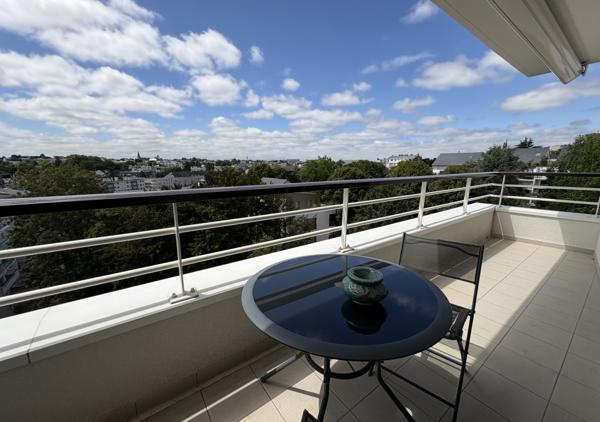 Appartement T4 de 96.67 m² avec terrasse et vue dégagée, ascenseur et stationnements
