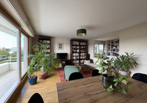 Appartement T4 de 96.67 m² avec terrasse et vue dégagée, ascenseur et stationnements