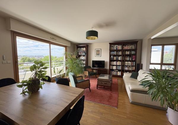 Appartement T4 de 96.67 m² avec terrasse et vue dégagée, ascenseur et stationnements