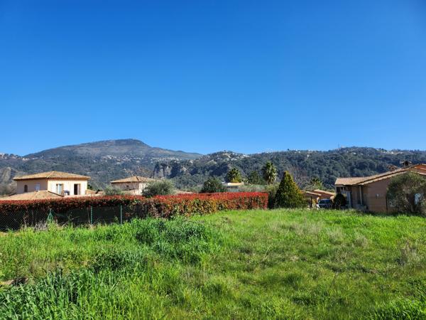 Carros (06510) SOUS COMPROMIS CARROS LES PLANS : OPPORTUNITE BAISSE DE PRIX, TERRAIN PLAT DE 545 M2, VIABILISE, VUE DEGAGEE