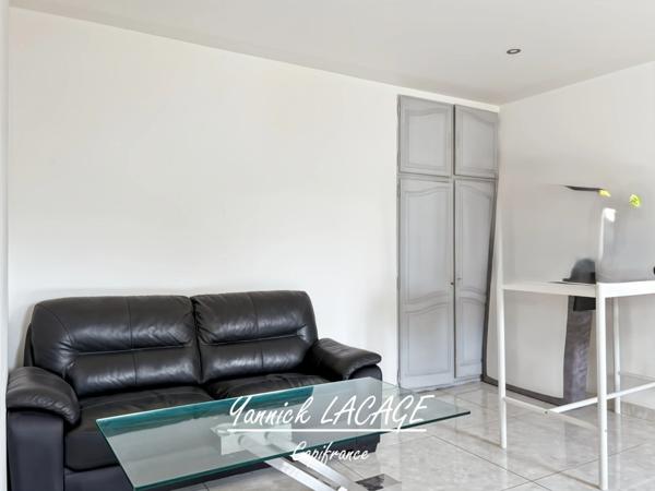 IMMEUBLE DE RAPPORT À VENDRE – MARSEILLE 10ᵉ – BAR + 2 LOGEMENTS + COUR PRIVATIVE