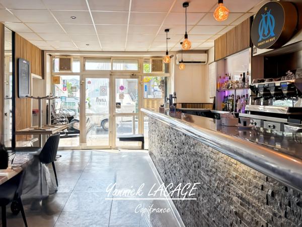 IMMEUBLE DE RAPPORT À VENDRE – MARSEILLE 10ᵉ – BAR + 2 LOGEMENTS + COUR PRIVATIVE