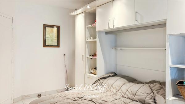 IMMEUBLE DE RAPPORT À VENDRE – MARSEILLE 10ᵉ – BAR + 2 LOGEMENTS + COUR PRIVATIVE