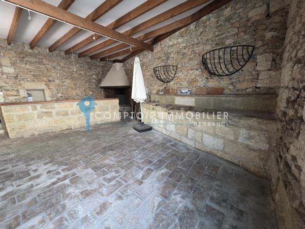 Maison
                                                                                                                                                                                                                                                                                                                        8 pièce(s)                                                                                                                                                                                                          5 chambre(s)                                                                                                                                                                                                          390  m²