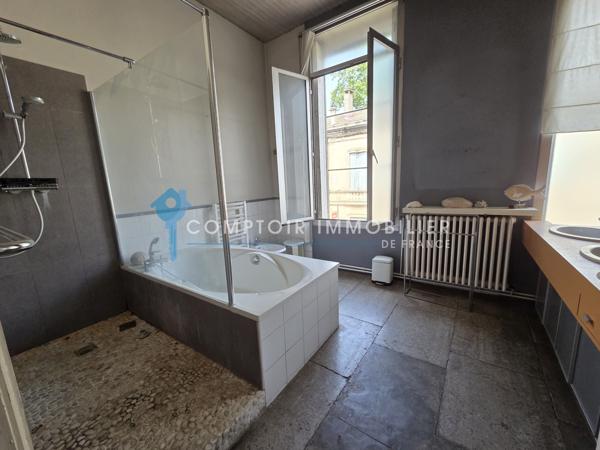 Maison
                                                                                                                                                                                                                                                                                                                        8 pièce(s)                                                                                                                                                                                                          5 chambre(s)                                                                                                                                                                                                          390  m²