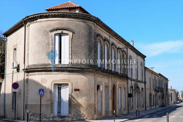Maison
                                                                                                                                                                                                                                                                                                                        8 pièce(s)                                                                                                                                                                                                          5 chambre(s)                                                                                                                                                                                                          390  m²
