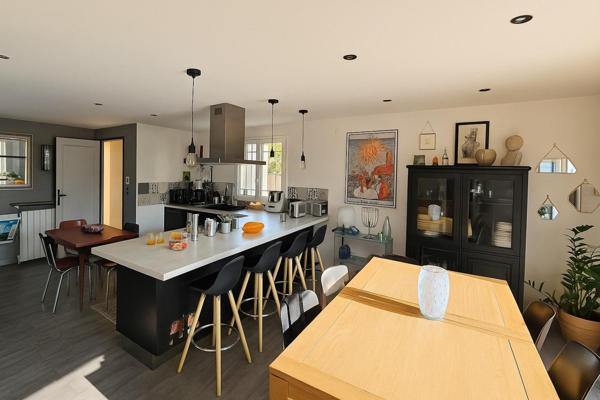 Une maison de caractère avec piscine, suite parentale et volumes généreux