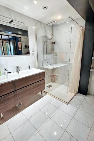 Une maison de caractère avec piscine, suite parentale et volumes généreux