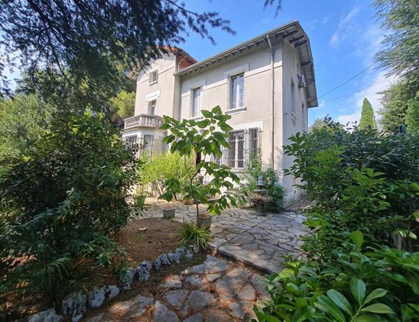 Maison de Maître 300 m² -7 Chambres - Jardin 1500 m² - Centre-ville à pied