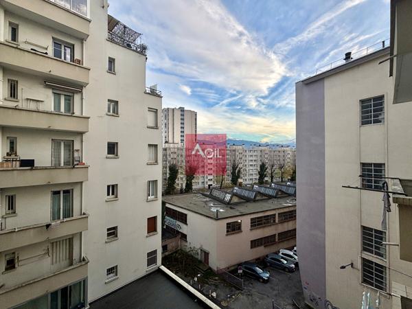 GRENOBLE : T3 de 54.09m²