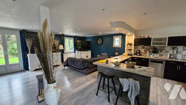 MAISON D'HABITATION comprenant