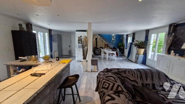 MAISON D'HABITATION comprenant