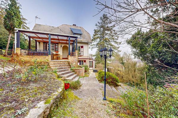 Demeure de charme, 6 pièce(s), 257 m2 à ESBLY