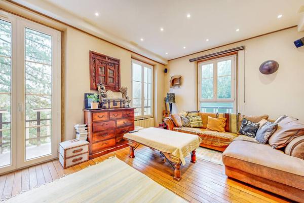 Demeure de charme, 6 pièce(s), 257 m2 à ESBLY