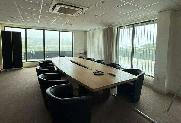 Bureaux à louer 400 m² à Coulounieix-Chamiers dans un bâtiment récent et modulable