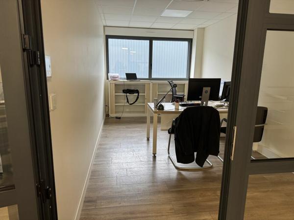 TOURS NORD POLE NORD INDUSTRIES BUREAUX A LOUER 908 M² FORTE VISIBILITE